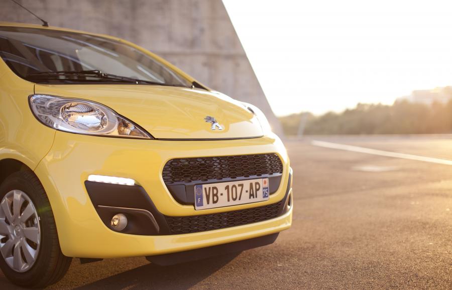  Peugeot 107 3-Door 2012 года  (фото 8 из 9)